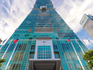 天候狀況徒手攀爬台北101延期明天9時登場