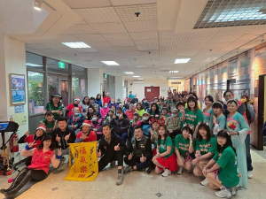 歲末送暖 溫馨滿溢 仁愛之家節慶慰訪